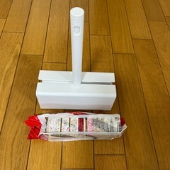 コロコロクリーナーとスペアテープの画像