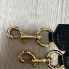 マークジェイコブス ストラップ ブラック ゴールドの画像
