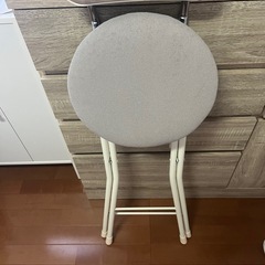 折りたたみ椅子の画像