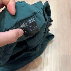 美品！ユニクロ　ダークグリーン ショートパンツ サイドポケット付きの画像