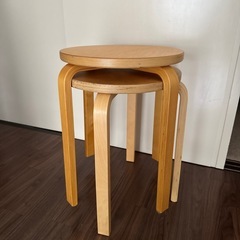 IKEA スタッキングスツール(木製) 2脚の画像