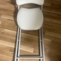 折りたたみ椅子の画像