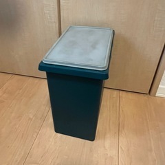 蓋付き収納ケースの画像