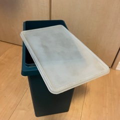 蓋付き収納ケースの画像