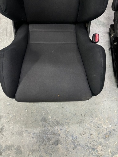 引き取りなら応談可?‍♀️レカロセミバケSR-2？左右セットシートレール付き