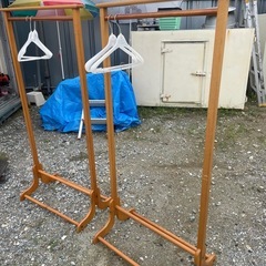 木製ハンガーラックの画像