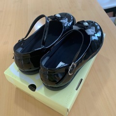 子供用黒靴の画像