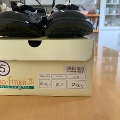 子供用黒靴の画像