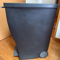 ゴミ箱の画像