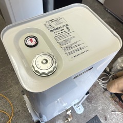 札幌市内配送可 美品 サンダイヤ 90型 屋内用小出し灯油タンク KS2-90NS 容積91L 容量82L ストレーナバルブ無 の画像
