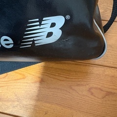new balance ショルダーバックの画像