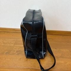 new balance ショルダーバックの画像