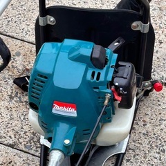 マキタ背負い式草刈機　MEM262R 
の画像