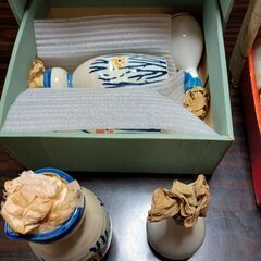 お皿（蓋つき）、5客セット、徳利の大・小　まとめて、いかがですか。の画像