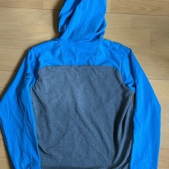 UMBRO フード付きフルジップジャンパー　青・グレーの画像