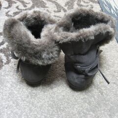 値引しました　ベネトンのブーツ（サイズはLL）の画像
