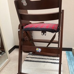 カトージ　木製ハイチェア(テーブル付き、腰ベルト付き、ワイドサイズ)の画像