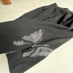 ブラック　スカート　スリットにバタフライの画像