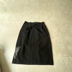 ブラック　スカート　スリットにバタフライの画像