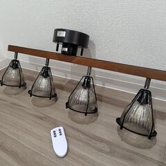4灯シーリングライトの画像