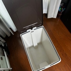 【決定】蓋付きペダル式45Lゴミ箱の画像