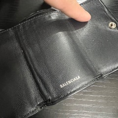 バレンシアガ三つ折り財布
の画像