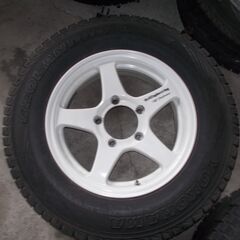 ホイール 4x4エンジニアリング ブラッドレーV　スタットレスヨコハマタイヤ　185/85R16の画像