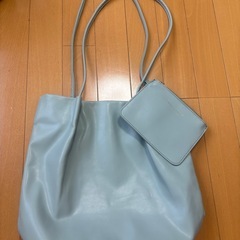フェリシモ　軽量やわらかショルダートート　水色　ブルーの画像