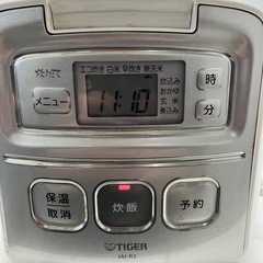 A2510-607 TIGER マイコン炊飯ジャー JAI-R2 3合炊き 2022年製 通電確認済み キズ 汚れありの画像