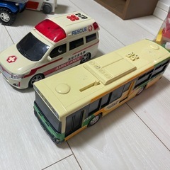 問い合わせが数件来てます　
おもちゃ　車の画像