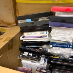 携帯電話ケースがたくさんの画像