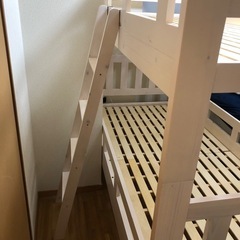 二段ベットの画像