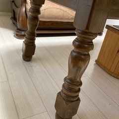 高級木製ダイニングテーブルセットの画像