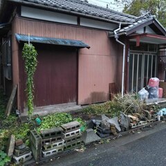 逗子 無料あげます 石材 ブロック ブリックレンガ 瓦 かわら 庭園 装飾品 瓶 置物 ストーンプレート 台座  花スクエア 門扉 フェンス エクステリア 生け花 玄関 床材 外壁 内壁 舗装 建築材料 床 水回り 天板 壁 石肌 天然石 加工 石碑 飛び石 庭 ガーデニング 粘板岩 板状 加工 境界 BBQ キャンプの画像