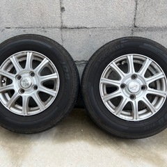 ホイール付きタイヤの画像