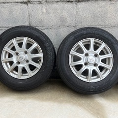 ホイール付きタイヤの画像