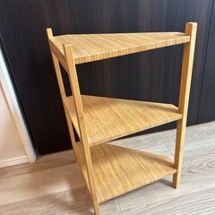 ベッドサイドテーブルの画像