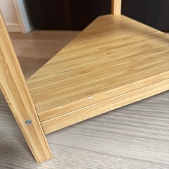 ベッドサイドテーブルの画像