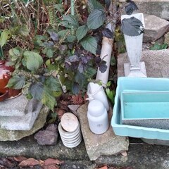 逗子 無料あげます 石材 ブロック ブリックレンガ 瓦 かわら 庭園 装飾品 瓶 置物 ストーンプレート 台座  花スクエア 門扉 フェンス エクステリア 生け花 玄関 床材 外壁 内壁 舗装 建築材料 床 水回り 天板 壁 石肌 天然石 加工 石碑 飛び石 庭 ガーデニング 粘板岩 板状 加工 境界 BBQ キャンプの画像