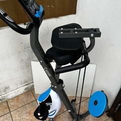 フィットネスバイク エクササイズバイク ルームバイク 折りたたみ式の画像