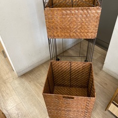 レトロな籐の収納ケース　ランドリーケース　キャスター付の画像
