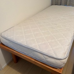 【美品】子供用ベッド（マットレス、落下防止ガード付き）の画像