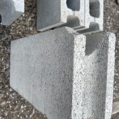 コンクリートブロック4個の画像