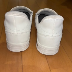 手を使わず履ける❗️ナースシューズの画像