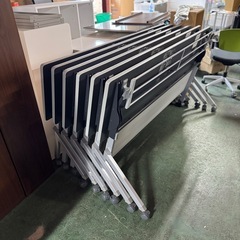 A1732🌟配送可能♻️激安‼️ NAIKI(ナイキ)KUYシリーズ 会議用テーブル 幕板付き 棚付き 幅1800×奥行450×高さ700・720mm🌟の画像