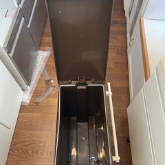 【ゴミ箱】【ペダル式】クリーニング済み【管理番号12610】九の画像