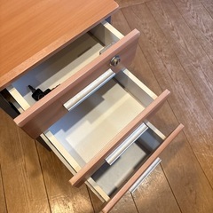 木製3段キャビネットの画像