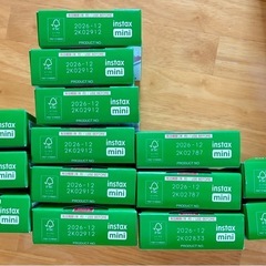 即発送　新品未開封　チェキ フィルム instaxmini 10枚入×14個(140枚)  写ルンです旧×8 新×2(10個)の画像