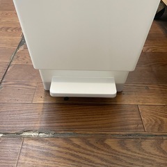 【ゴミ箱】【ペダル式】クリーニング済み【管理番号12610】九の画像