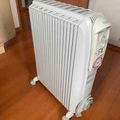 DeLonghi オイルヒーター dragon3 ホワイト　ぼぼ未使用の画像